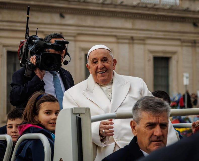 Rome: Papal Audience Tour With Reserved Access - Crossing security with reserved access