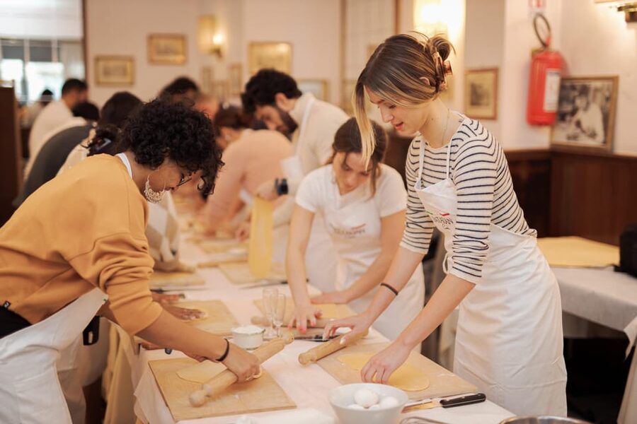 Rome: Pasta and Tiramisu Cooking Class in Piazza Navona - Key points at a glance