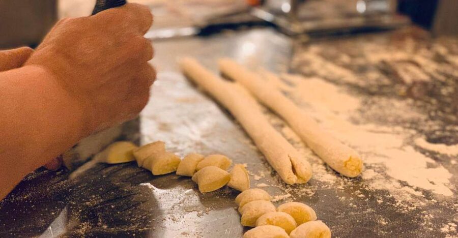 Rome: Pasta & Tiramisu Class with Free Flowing Fine Wine - Starting with tasting, wine, and kitchen tips