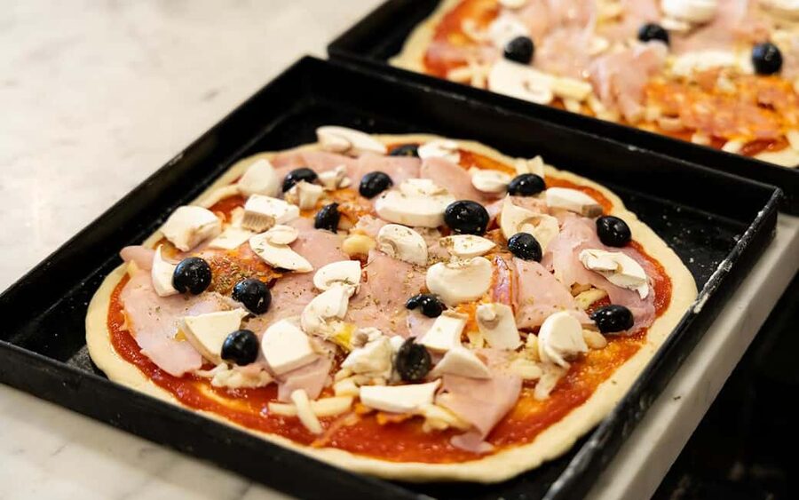 Rome: Pizza & Tiramisu Making Class with Wine & Limoncello - Making pizza dough from scratch