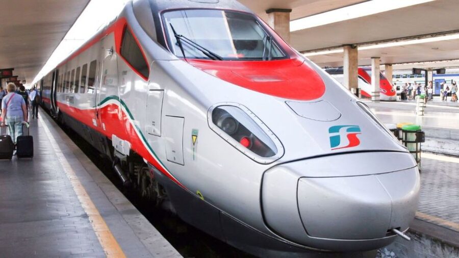 Rome: Pompeii Tour with Wine and Lunch by High Speed Train - A vineyard lunch near Mount Vesuvius