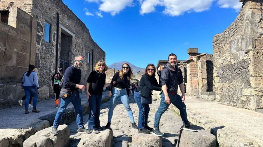 Rome: Pompeii Tour with Wine and Lunch by High Speed Train - What the $239 price includes