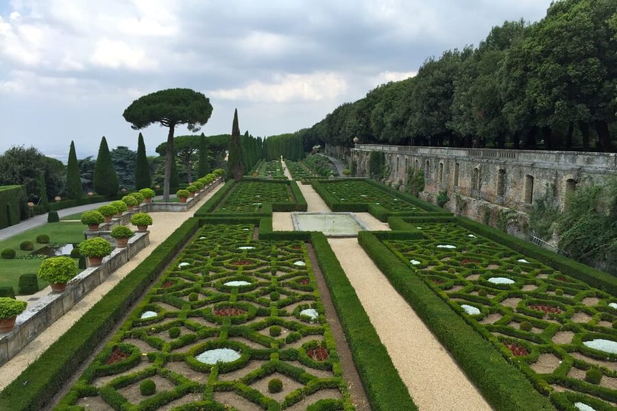 Rome: Pontifical Villa Gardens at Castel Gandolfo Minibus - Finding the Papal Villas entrance
