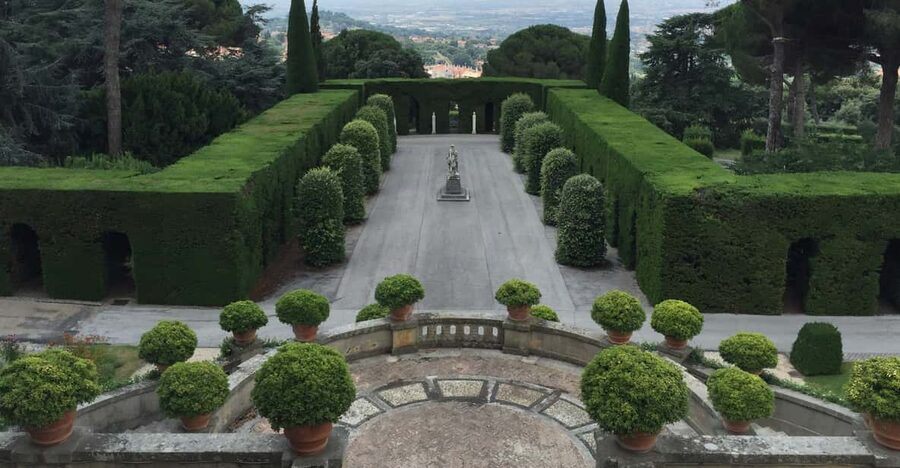 Rome: Pontifical Villa Gardens at Castel Gandolfo Minibus - Riding through the 55-hectare gardens