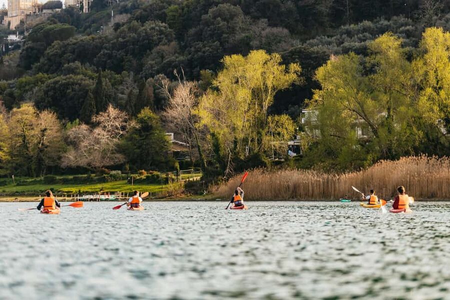 Rome: Popes' Lake, Kayak Tour with Swimming & Roman Pizza - Paddling past Roman sites and Castel Gandolfo