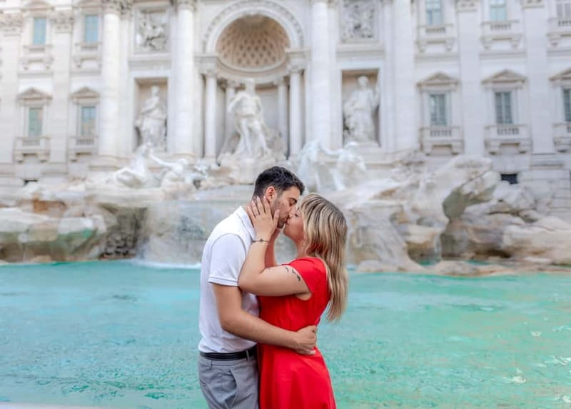 Rome: Private Photoshoot at the Trevi Fountain - Timing can make or break the pictures