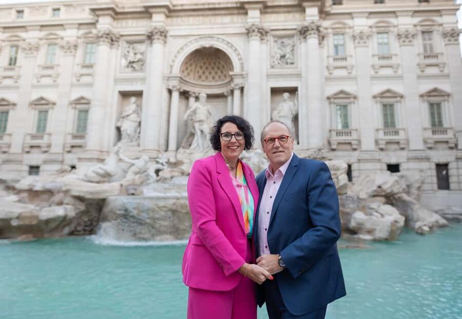 Rome: Private Photoshoot at the Trevi Fountain - Posing help is the heart of the experience