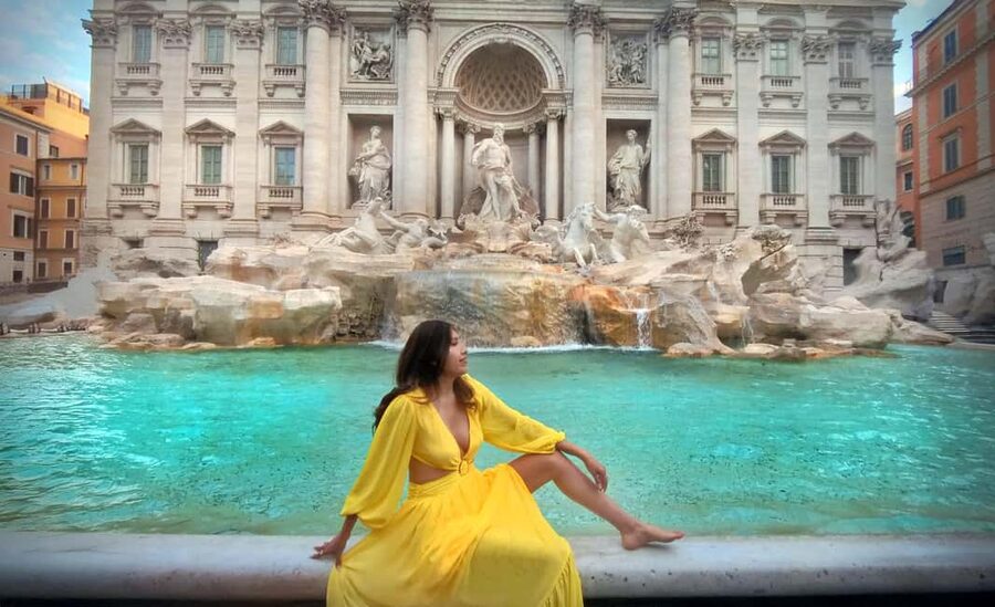 Rome: Private Photoshoot at the Trevi Fountain - Meeting, communication, and accessibility