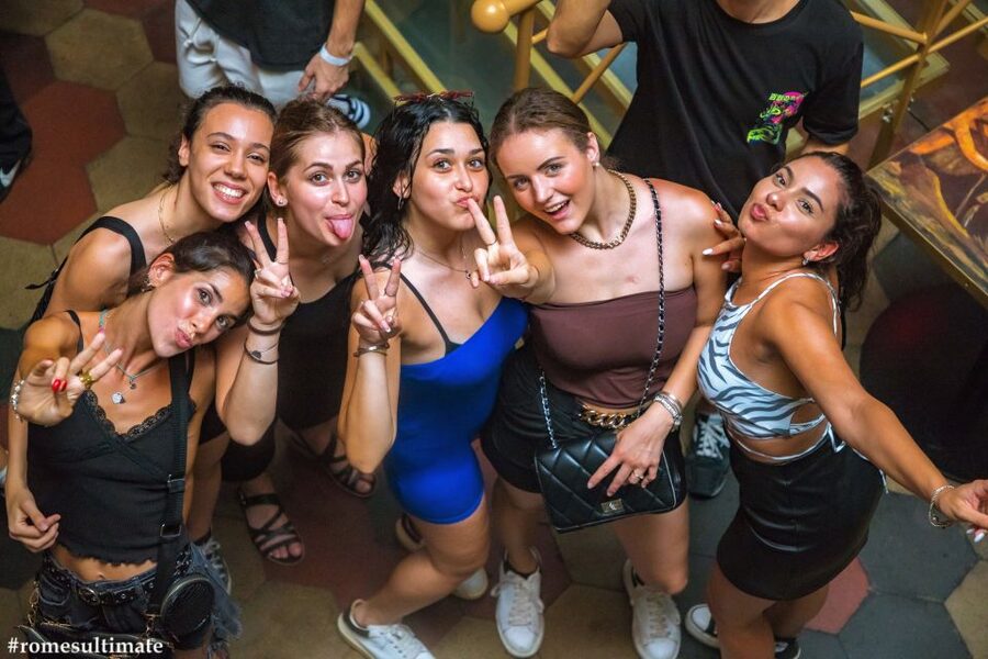 Rome: Pub Crawl and Ultimate Party with Open Bar and Pizza - Dress rules, timing, and practical details