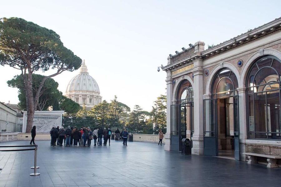Rome: Skip the line Vatican Museums & Sistine Chapel Tour - Meeting near Viale Giulio Cesare