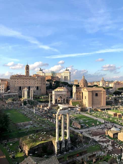 Rome: Small-Group Colosseum, Roman Forum & Palatine Hill - Walking past the Arch of Constantine