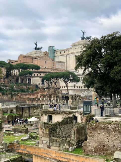 Rome: Small-Group Colosseum, Roman Forum & Palatine Hill - Climbing Palatine Hill for Rome’s earliest story