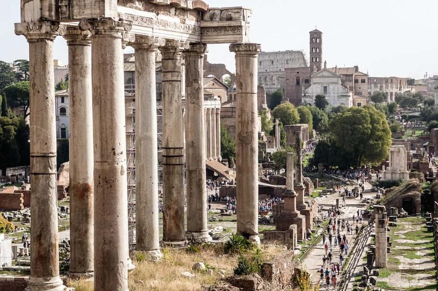 Rome: Small-Group Colosseum, Roman Forum & Palatine Hill - What the guide adds to the experience
