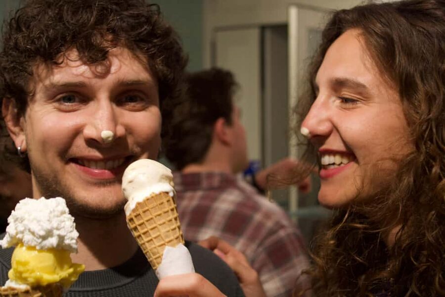 Rome: Small Group Trastevere Food Tour with Dinner - The guides are a major part of the value