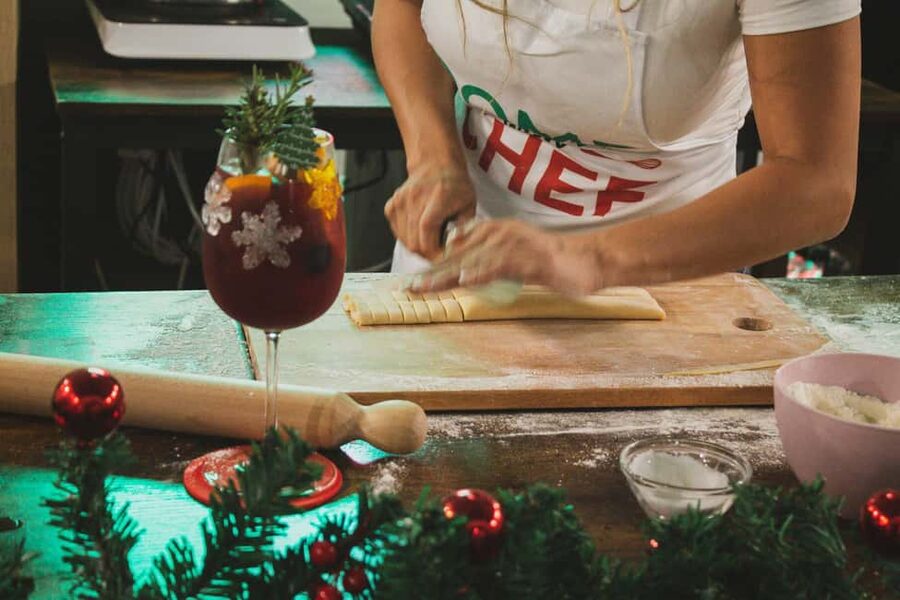 Rome: Spritz & Spaghetti Cooking Class - Carbonara or cacio e pepe, two Roman standards