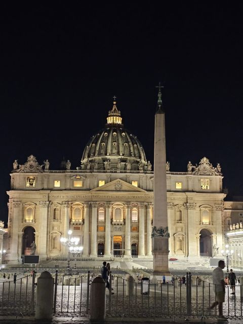 Rome: St. Peter's Basilica and Papal Tombs Guided Tour - Reading St. Peter’s Square through Bernini’s design