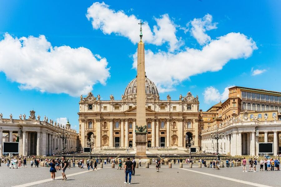 Rome: St. Peter's Basilica, Square and Grottoes Guided Tour - The security line is part of the experience