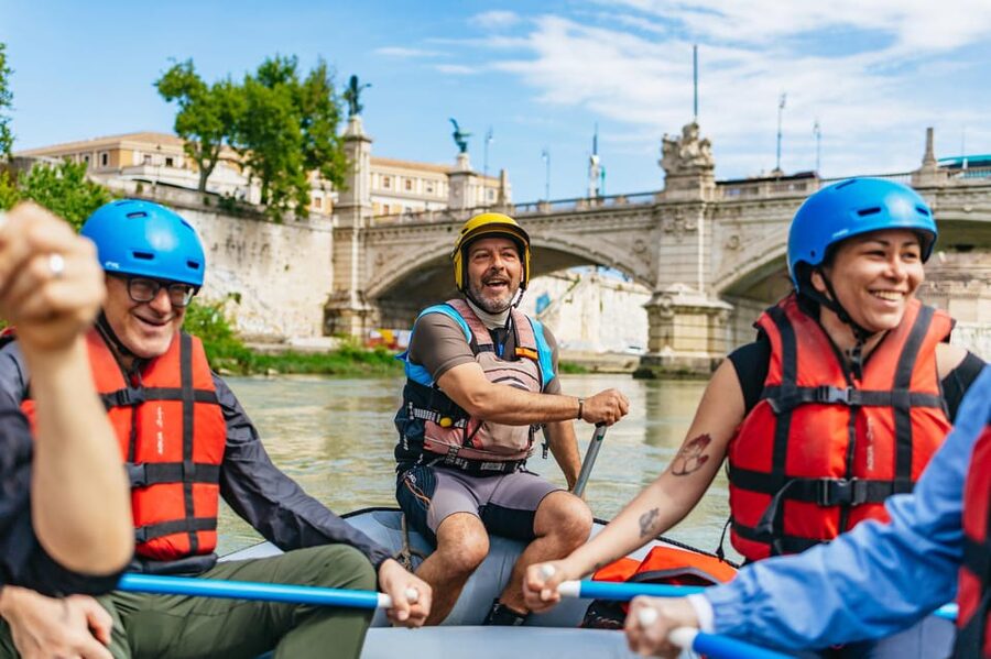 Rome: Tiber River Urban Rafting Tour with Roman Pizza - The first stretch: bridges, river views, and Castel Sant’Angelo