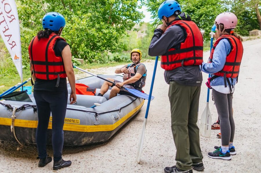 Rome: Tiber River Urban Rafting Tour with Roman Pizza - Tiber Island: the tour’s most atmospheric stop