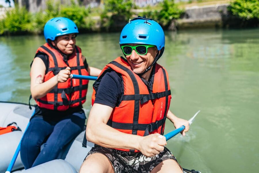 Rome: Tiber River Urban Rafting Tour with Roman Pizza - Leaving the river near Ponte Palatino and eating Roman pizza
