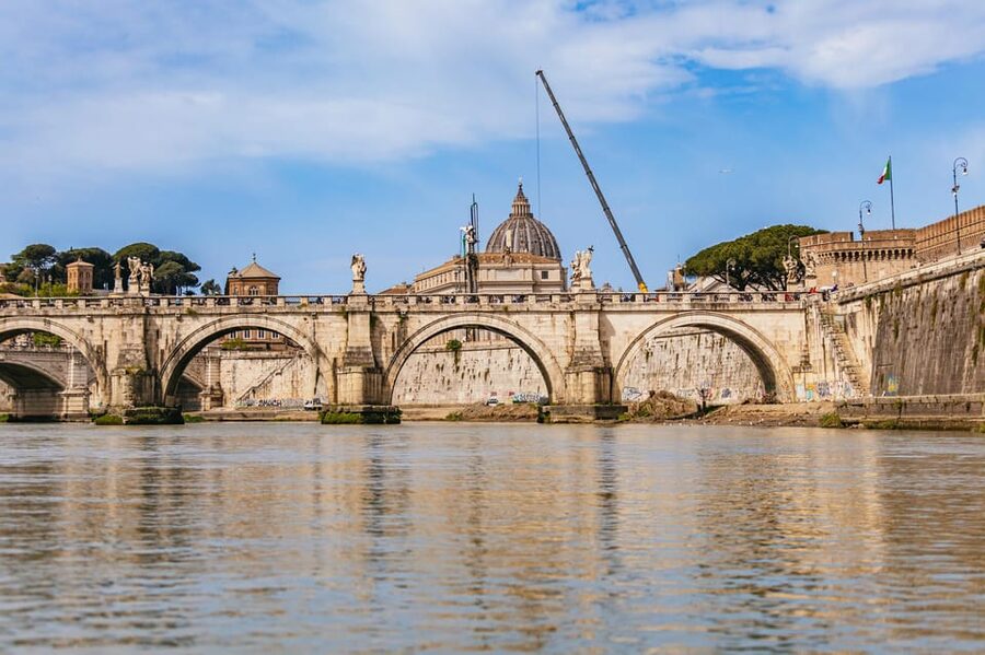 Rome: Tiber River Urban Rafting Tour with Roman Pizza - What to bring and what to leave behind