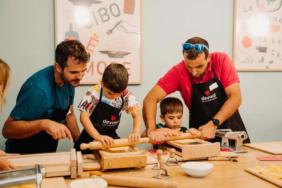 Rome: Traditional Pasta Making Class with Wine & Gelato - Why pasta making works so well in Trastevere