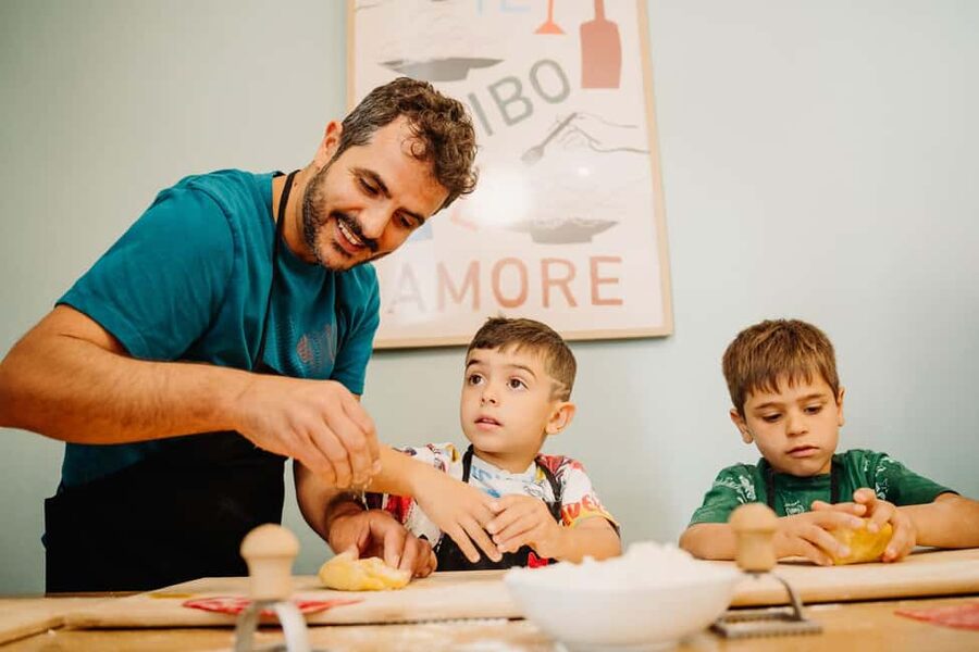 Rome: Traditional Pasta Making Class with Wine & Gelato - What the teaching style is like