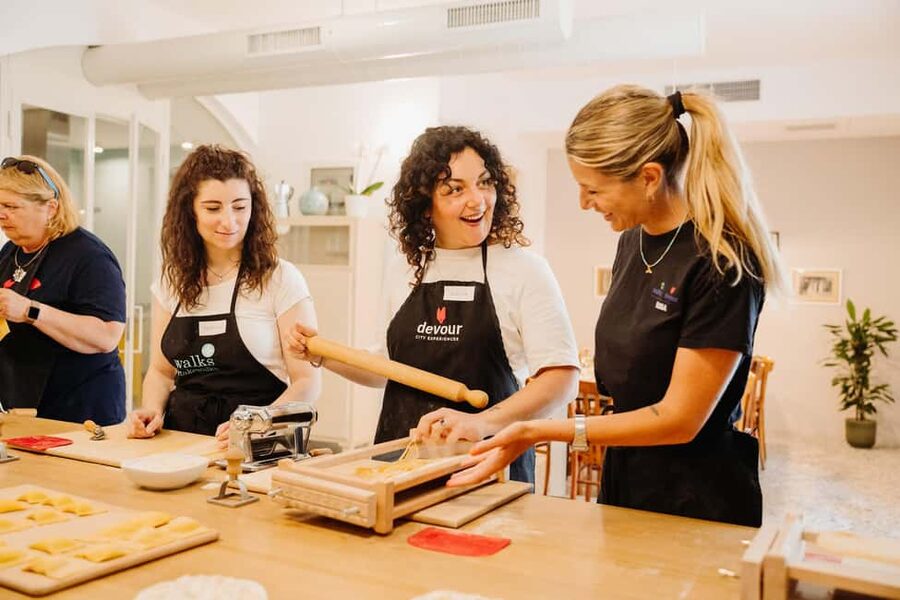 Rome: Traditional Pasta Making Class with Wine & Gelato - Prosecco, cured meats, and the Italian start to dinner