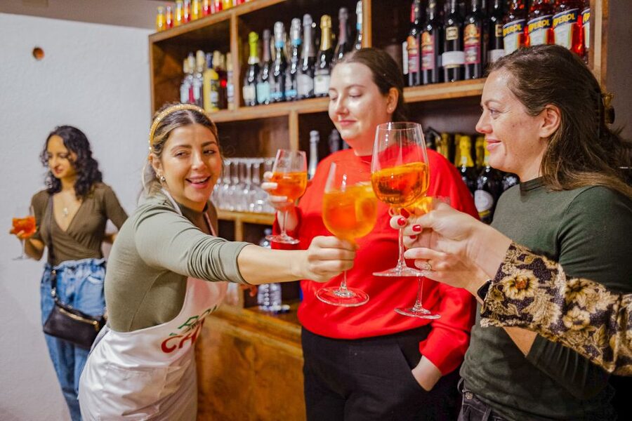 Rome: Traditional Pasta with Cocktails Cooking Class - Who should book this class?