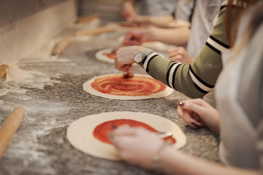 Rome: Traditional Pizza Cooking Class near Piazza Navona - Who should book this pizza class?