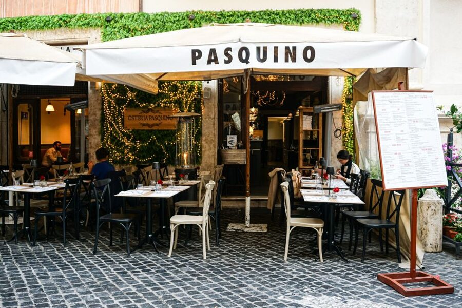 Rome: Traditional Pizza Cooking Class near Piazza Navona - Why the small group size matters