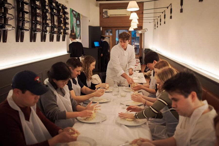 Rome: Traditional Pizza Cooking Class near Piazza Navona - Is it good for families?