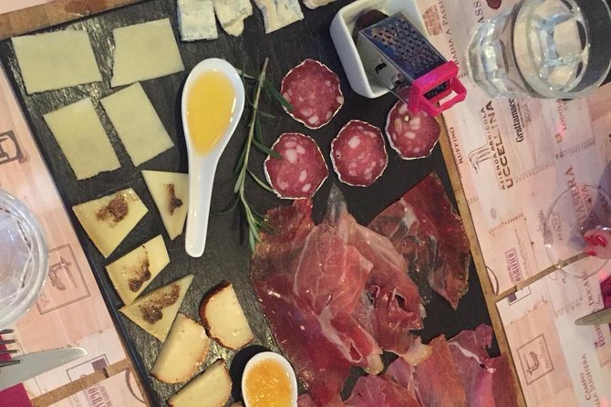 Rome: Trastevere Food tour with Free-Flowing Fine Wine - Wine that keeps coming, with beer and water too