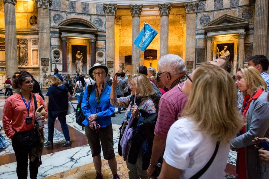Rome: Trevi Fountain, Spanish Steps & Pantheon Walking Tour - Piazza Colonna connects ancient and modern Rome