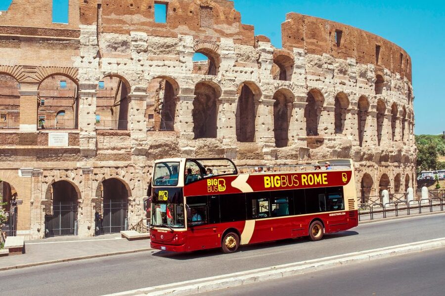 Rome: Vatican Pass, Top Attractions and Free Transport - Entering the Colosseum without wasting your morning