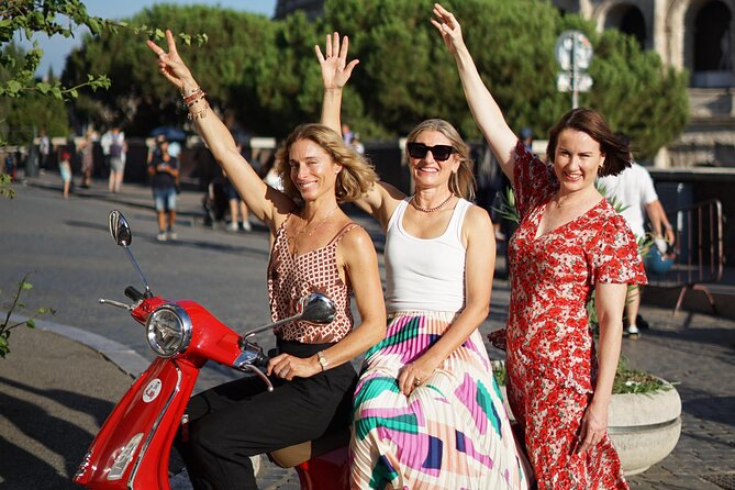 Rome Vespa Tour with Professional Photoshoot - Circus Maximus from the road