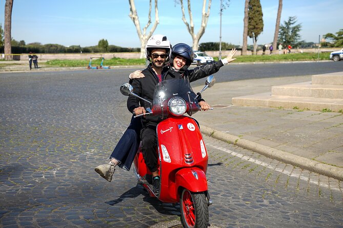 Rome Vespa Tour with Professional Photoshoot - Piazza Venezia and Castel Sant’Angelo on the moving route
