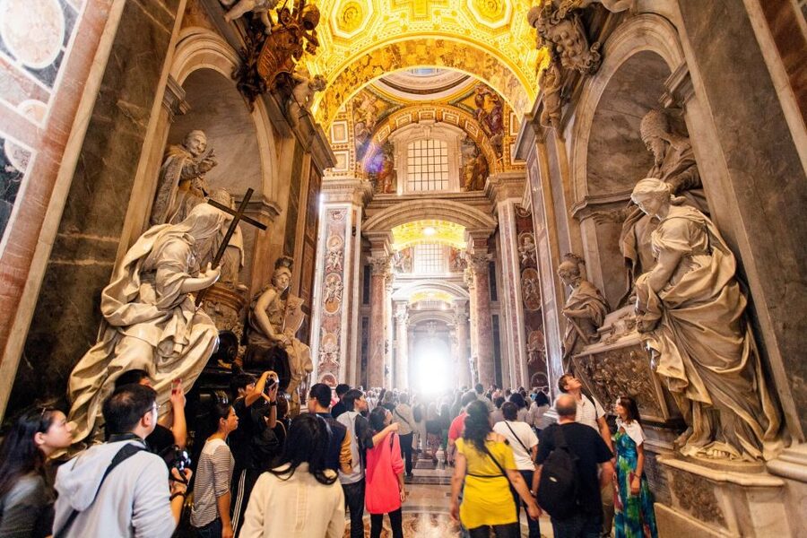 St Peter's Basilica Express Guided Tour with Dome Climb - The guide can make or break the visit
