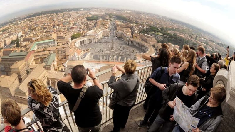 St. Peter's Dome Climb, Basilica and Vatacombs Tour - Meeting your guide beside St. Peter’s Square
