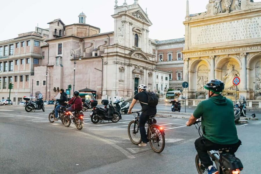 Sunrise in Rome: Small Group E-Bike Tour & Italian breakfast - Spanish Steps and the morning streets