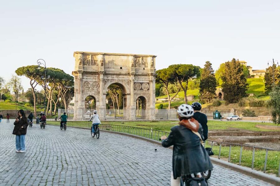Sunrise in Rome: Small Group E-Bike Tour & Italian breakfast - Who should book this experience?