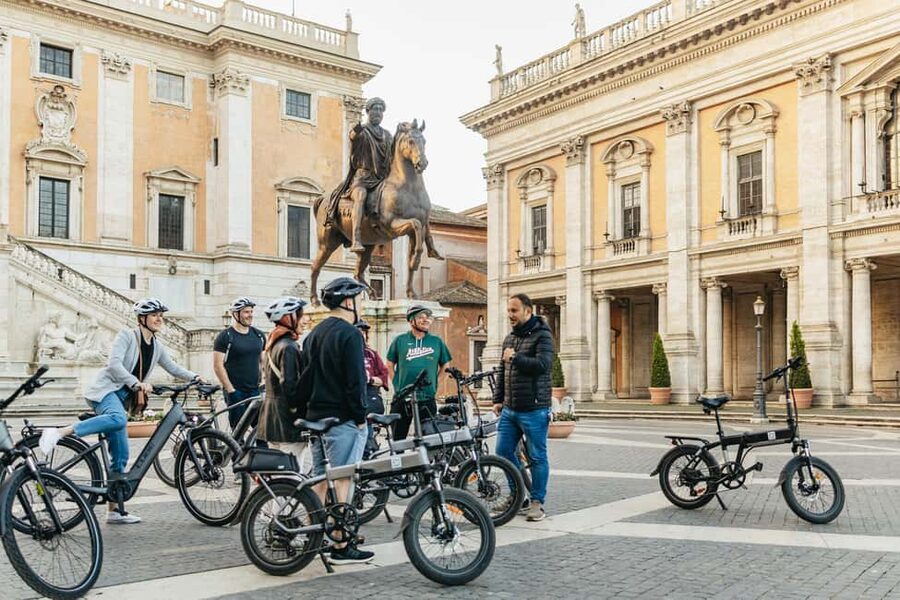 Sunrise in Rome: Small Group E-Bike Tour & Italian breakfast - Campidoglio Hill and Rome in the first light