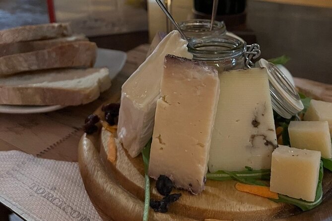 Trastevere Like a Local Food Tour with 7+ Food Tastings & Wines - The guides can shape the whole evening