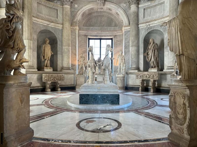 Vatican: Museums, Raphael & Sistine Chapel + Basilica Option - Finding the meeting point on Via Tunisi