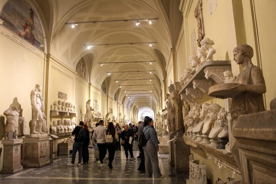 Vatican Museums, Sistine Chapel and St. Peter's Guided Tour - Why a guide helps inside the Vatican Museums
