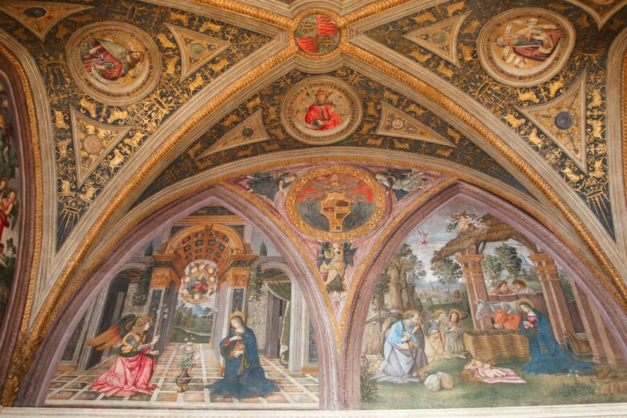 Vatican Museums, Sistine Chapel & St Peter's Basilica Tour - Why the Vatican works better with a guide