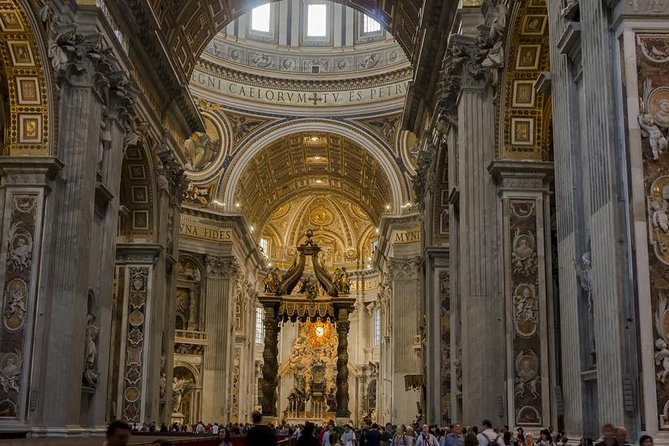 Vatican Museums & Sistine Chapel Tour - Small Group Max 10ppl - Sistine Chapel: Michelangelo in a crowded room