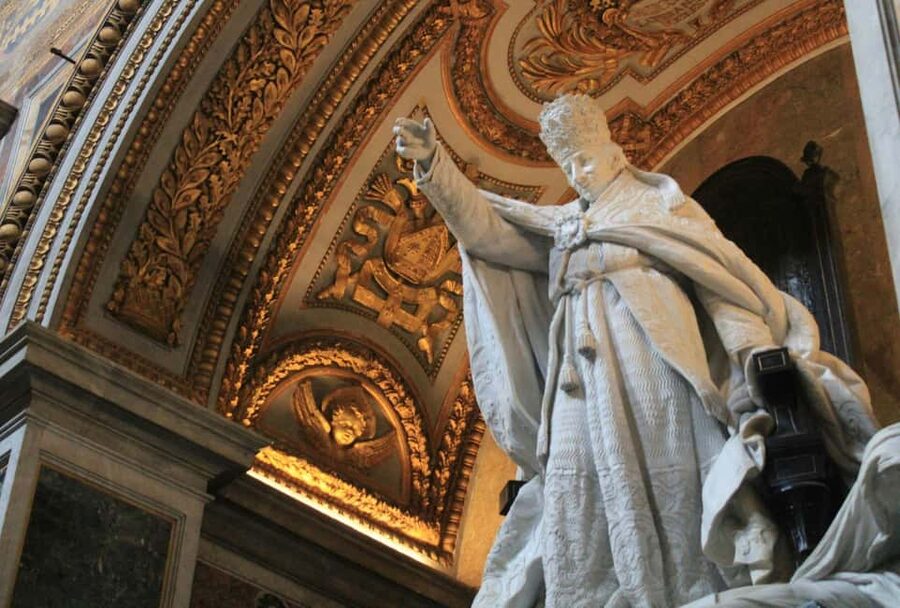 Vatican Museums & Sistine Chapel Tour with Optional Basilica - Guides make or break this experience