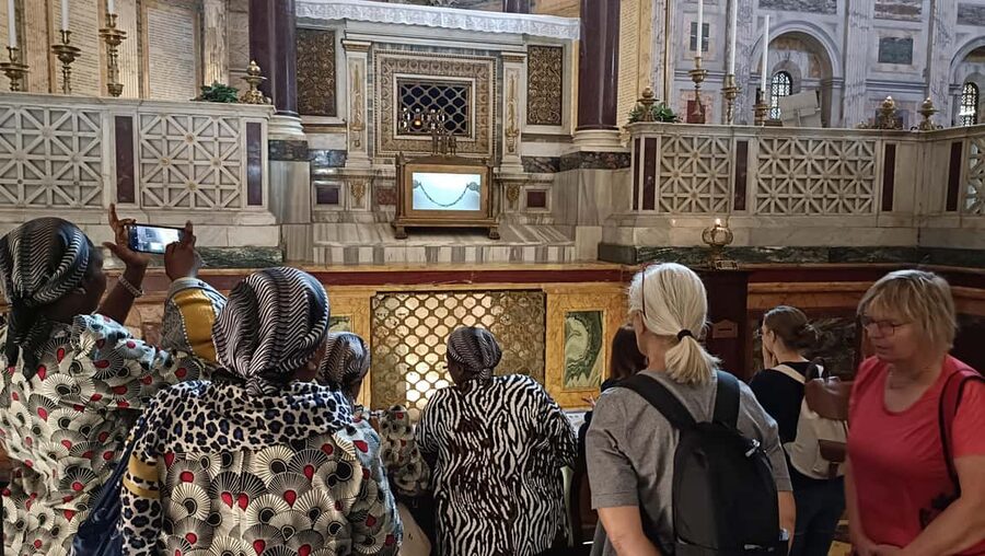 Vatican: Pope Francis Tomb and Papal Basilicas Tour - The Holy Stairs at the end