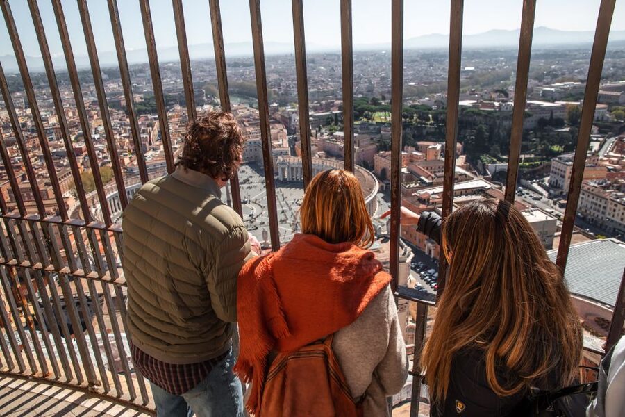 Vatican: St. Peter’s Basilica, Dome Climb & Papal Tombs Tour - The Vatican Grottoes and Papal Tombs